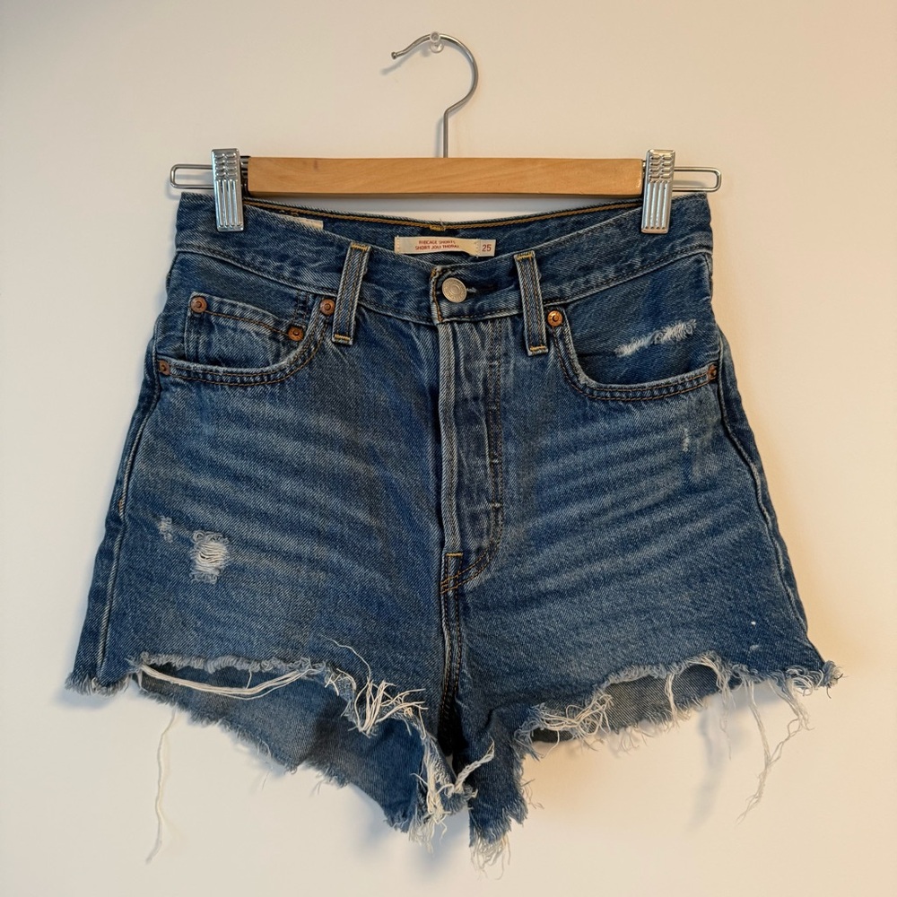Levi’s Ribcage Shorts
